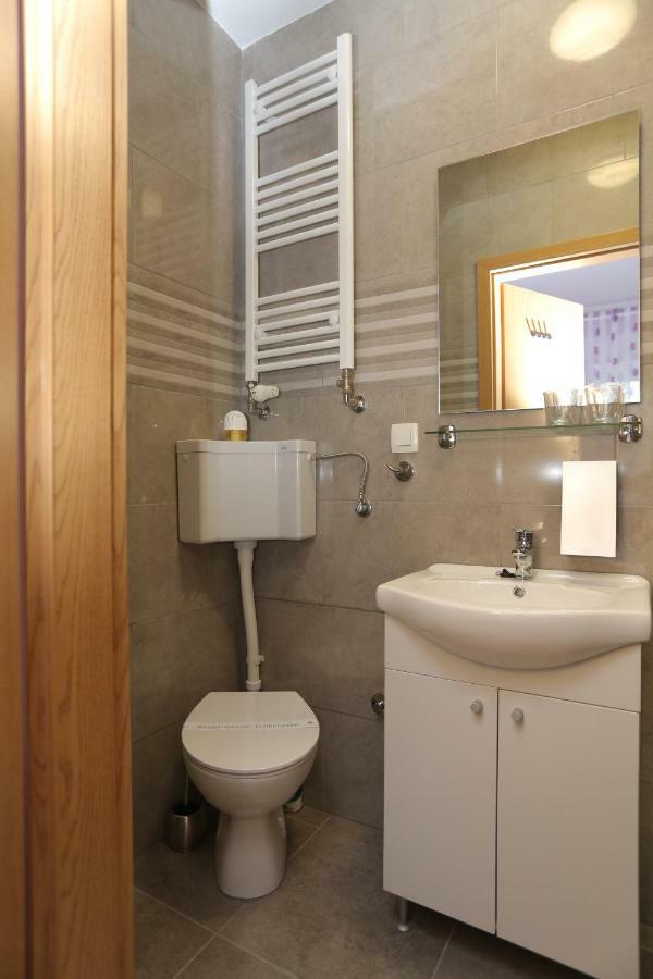 Apartmani Ksenija 크레핀스키타플리스 외부 사진